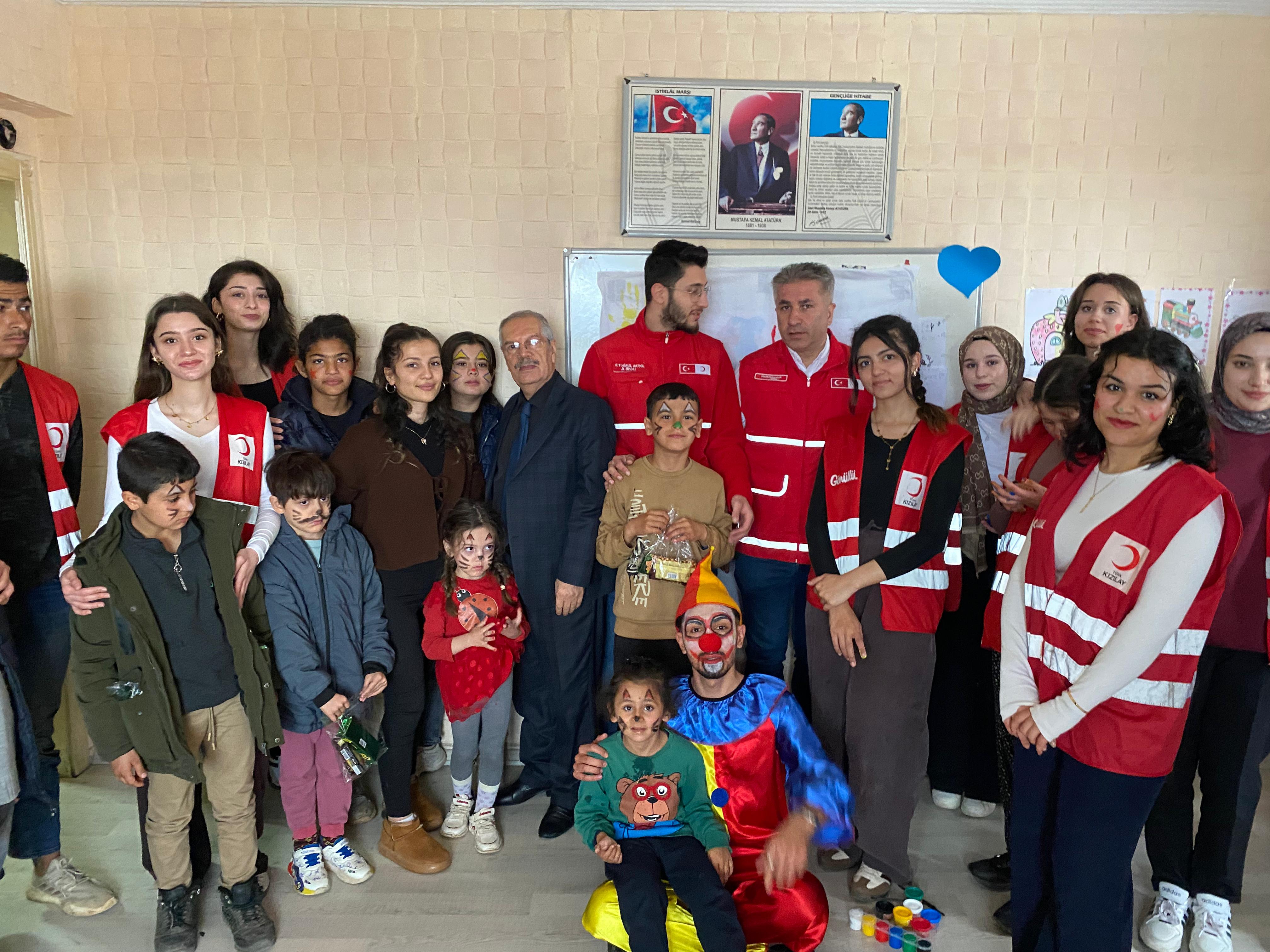  Kızılay Gönüllüsü Öğrencilerimizden 2 Nisan Dünya Otizm Farkındalık Günü Etkinliği